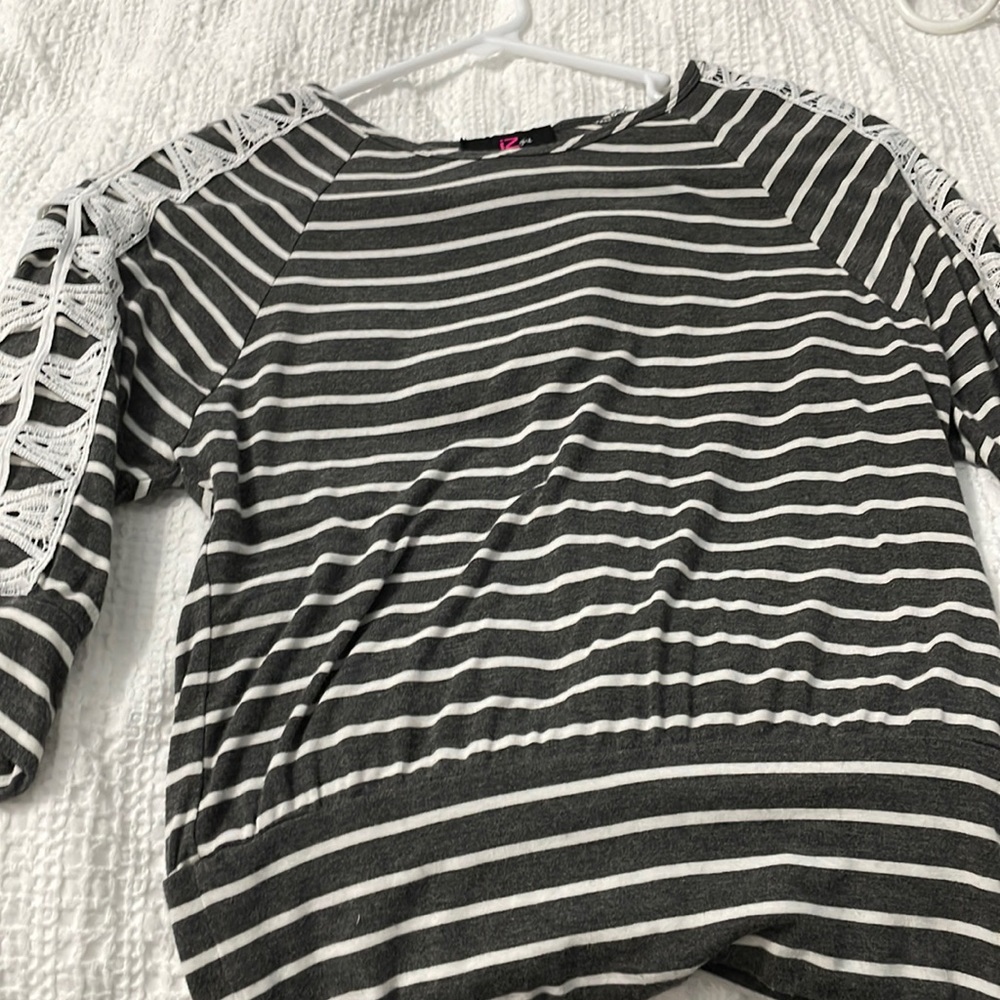 Girls Short Flowy butterfly ribbed shirt